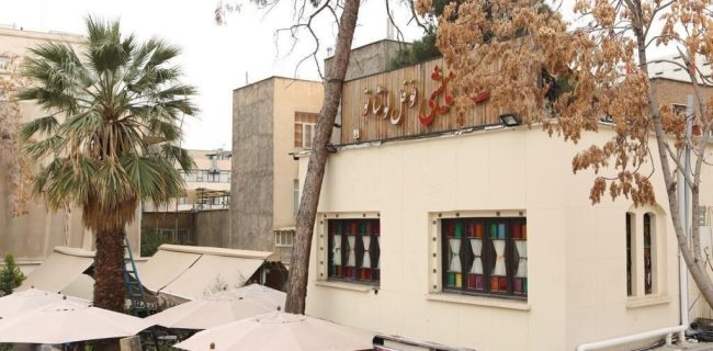 «شبیه خون» در نوفل لوشاتو روی صحنه میرود/اجرای «کُمدیکمپ» «شبیه خون» در نوفل لوشاتو روی صحنه میرود/اجرای «کُمدیکمپ»