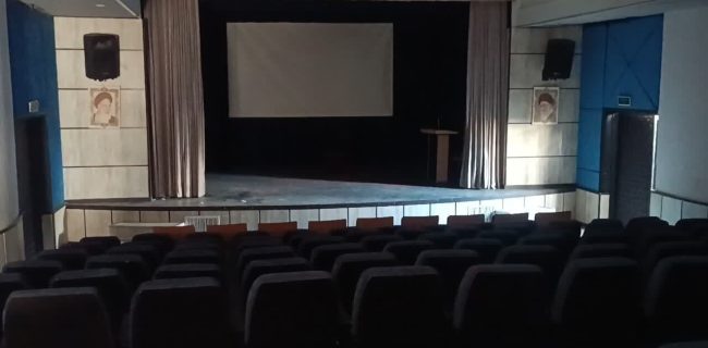 بزرگترین چالش هنرمندان، تعطیلی مکرر سالنهای نمایش در هرگونه بحران است بزرگترین چالش هنرمندان، تعطیلی مکرر سالنهای نمایش در هرگونه بحران است