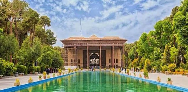 پایش اضطراری درختان «چهلستون» اصفهان برای مقابله با خطر آتشسوزی پایش اضطراری درختان «چهلستون» اصفهان برای مقابله با خطر آتشسوزی