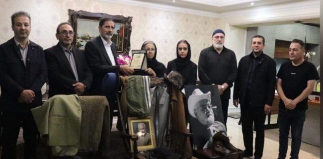 یادگاریهای اکبر عبدی به موزه شهرداری اردبیل اهدا شد یادگاریهای اکبر عبدی به موزه شهرداری اردبیل اهدا شد
