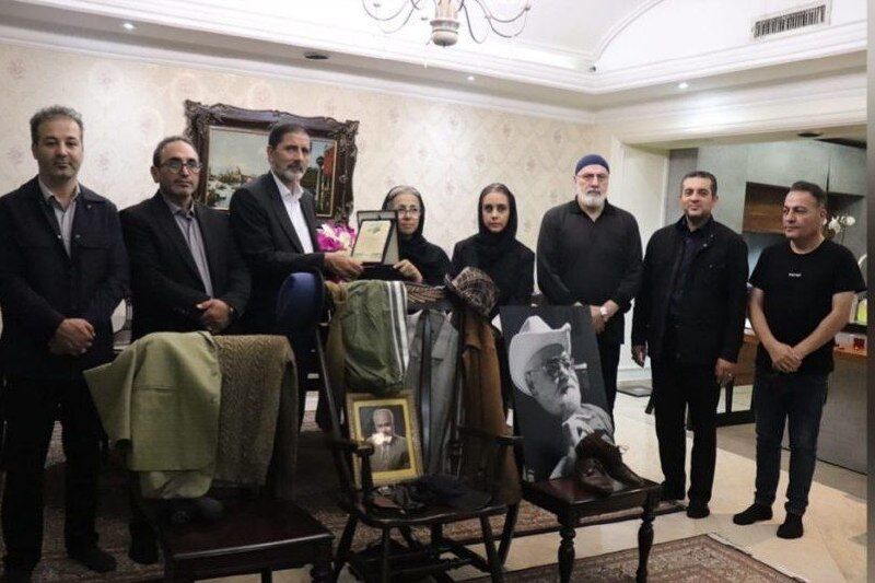 یادگاریهای اکبر عبدی به موزه شهرداری اردبیل اهدا شد یادگاریهای اکبر عبدی به موزه شهرداری اردبیل اهدا شد