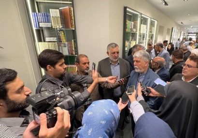 وزیر فرهنگ: تلاش میکنیم کاغذ با قیمتهای نزدیک به نرخ جهانی وارد کشور شود وزیر فرهنگ: تلاش میکنیم کاغذ با قیمتهای نزدیک به نرخ جهانی وارد کشور شود