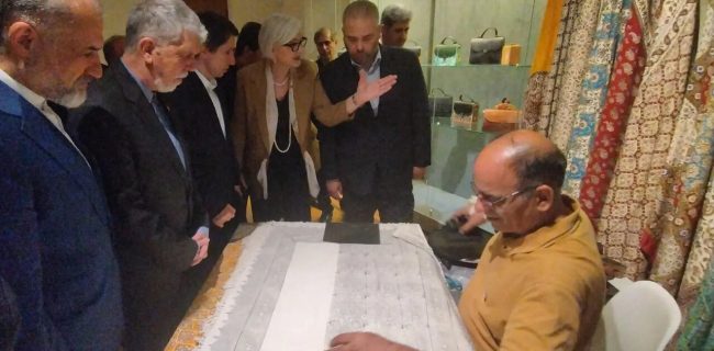 گشایش نمایشگاه هنر ایران در مسکو؛ تأکید وزیر ارشاد بر ضرورت چندجانبهگرایی فرهنگی گشایش نمایشگاه هنر ایران در مسکو؛ تأکید وزیر ارشاد بر ضرورت چندجانبهگرایی فرهنگی